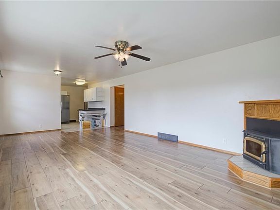 4th image of 115 2nd Ave E