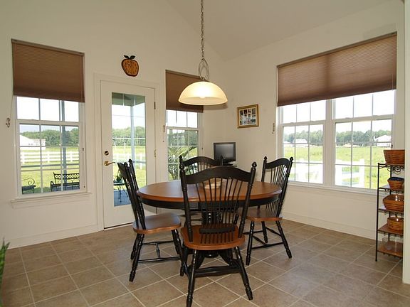 Eat-in Kitchen