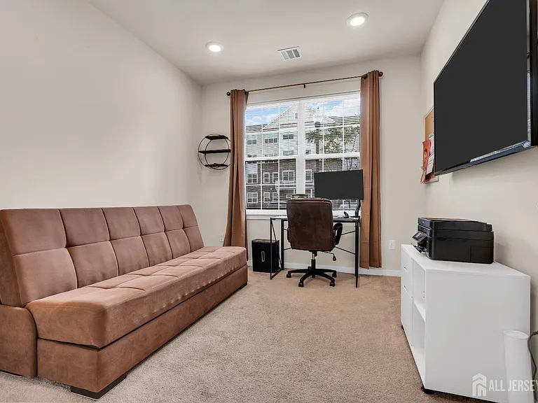 112 Lorhan Dr — Photo 15