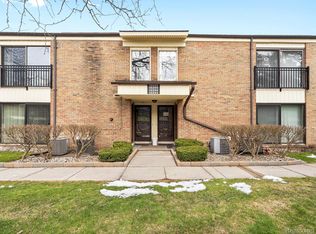 18292 University Park Dr, Livonia, MI 48152