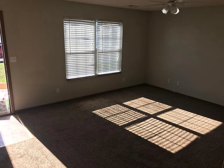 208 Truman St — Photo 3