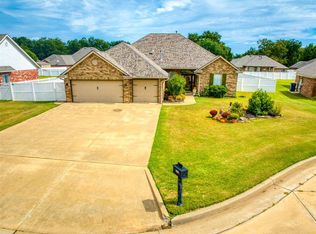 1509 Hunters Ridge Dr, Shawnee, OK 74804