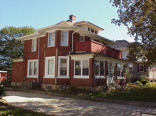 718 S 3rd St, St Charles, IL 60174