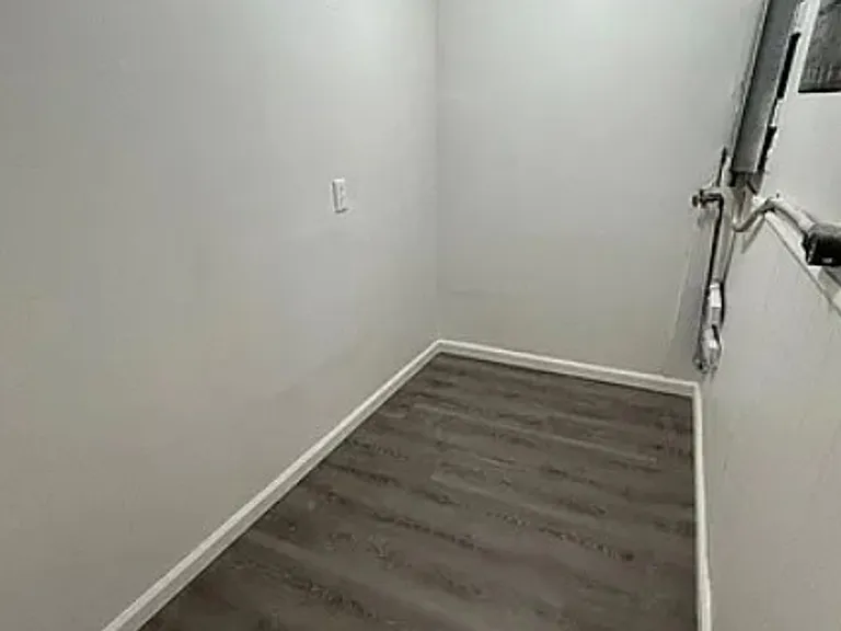 811 Saint Monica Dr — Photo 6