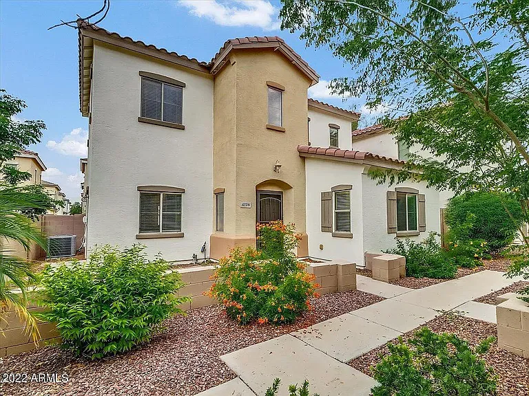 4728 E Laurel Ave — Photo 1