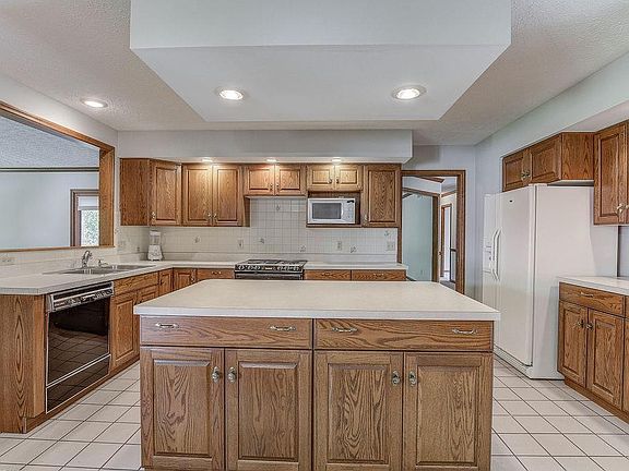 5th image of 3348 Rockyhill Dr