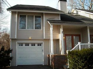 20 Stony Ln, North Kingstown, RI 02852