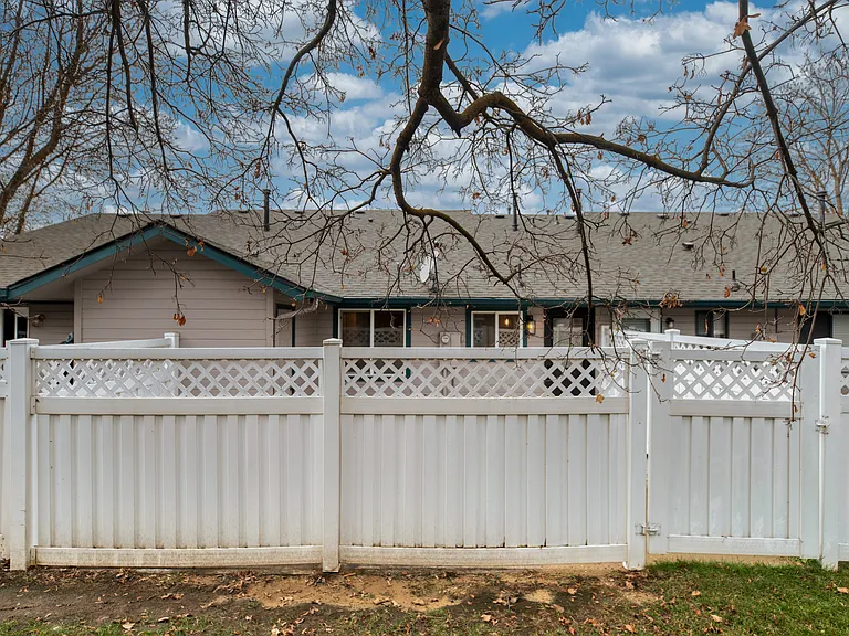 E Chester Ln — Photo 21