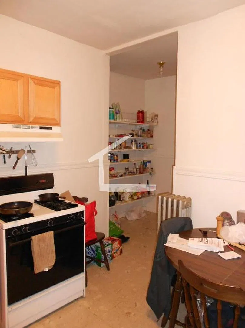 Central Location Walk to BU, Laundry on a Site, Parking for Rent, Eat-in Kitchen, — Photo 4