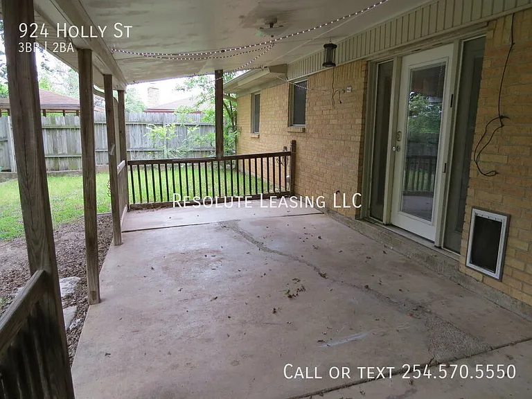 924 Holly St — Photo 23