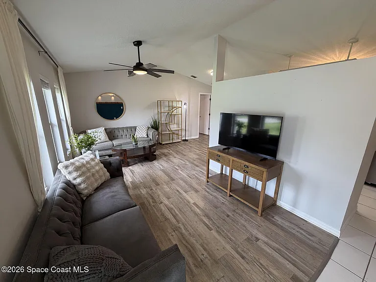 1305 Ambra Dr — Photo 2