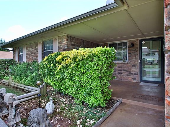 2nd image of 916 E Hills Dr