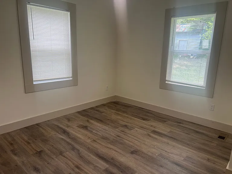 3733 Maple Ave SW — Photo 5