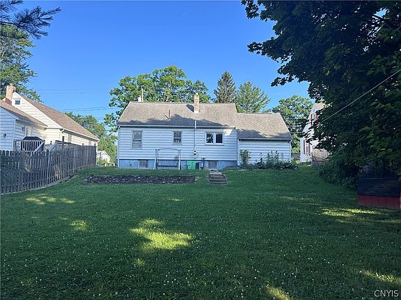 4th image of 1102 Buckley Rd