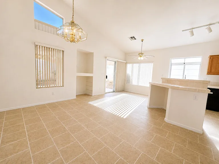 2054 Cardigan Ave — Photo 6