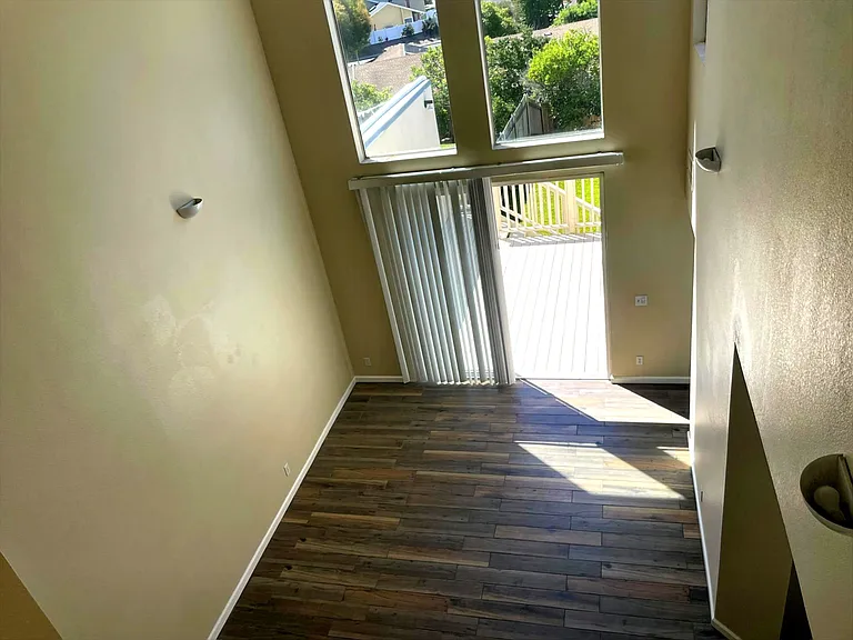 2415 Levante St — Photo 10