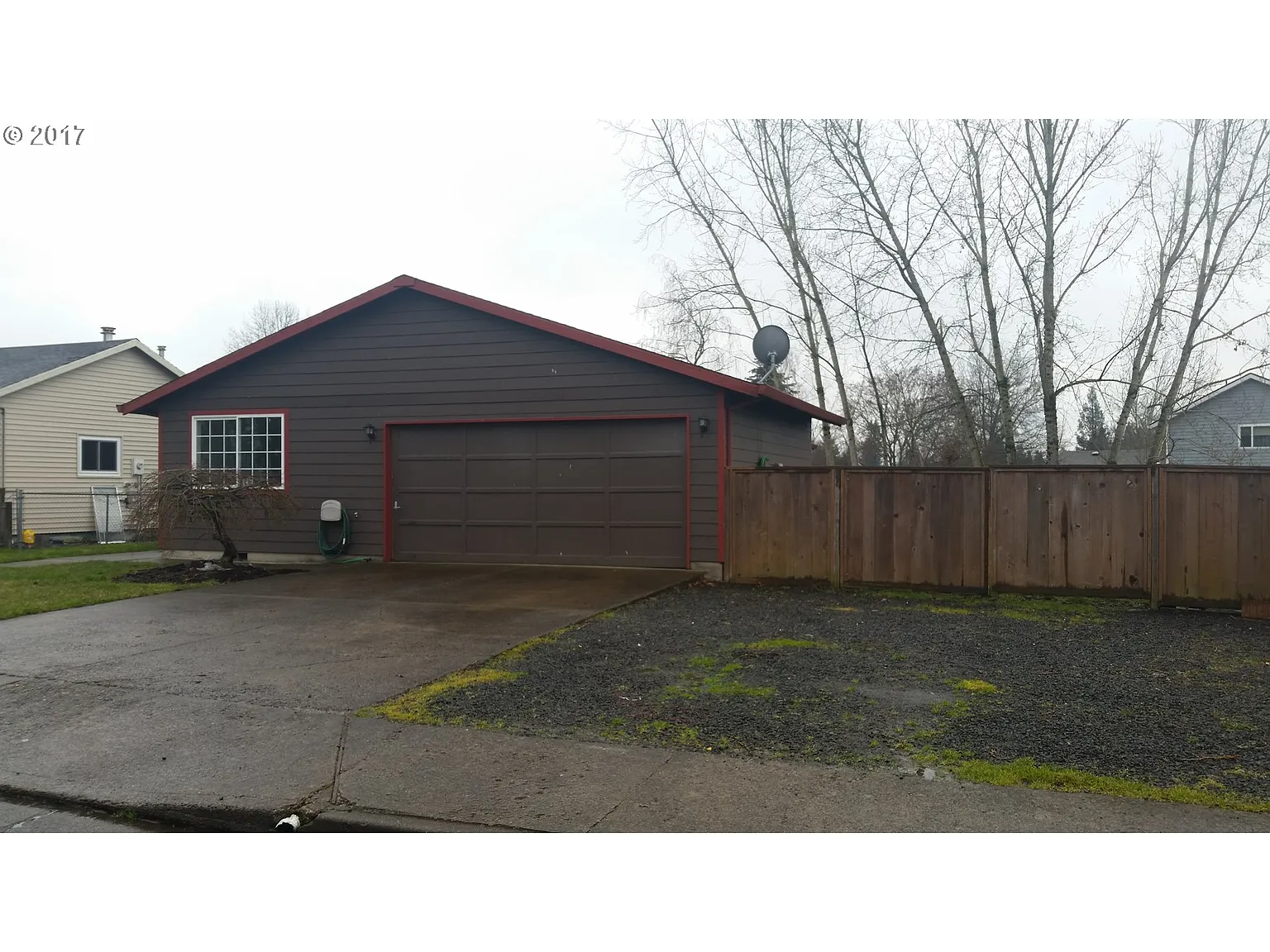 710 Shirley St photo 1