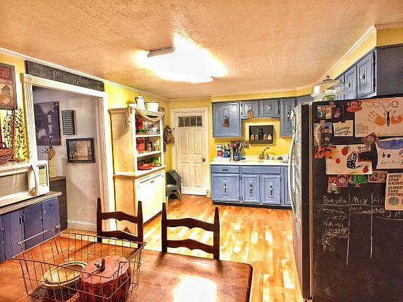 5th image of 830 Fern Dr