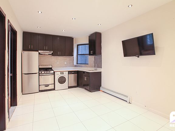 3rd image of 123 W 106th St APT 3A