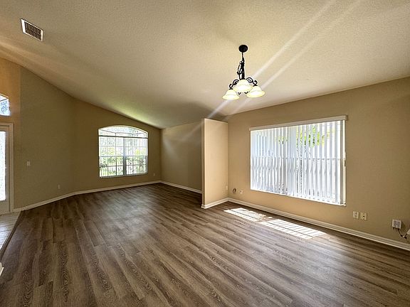 5th image of 4952 Hook Hollow Cir