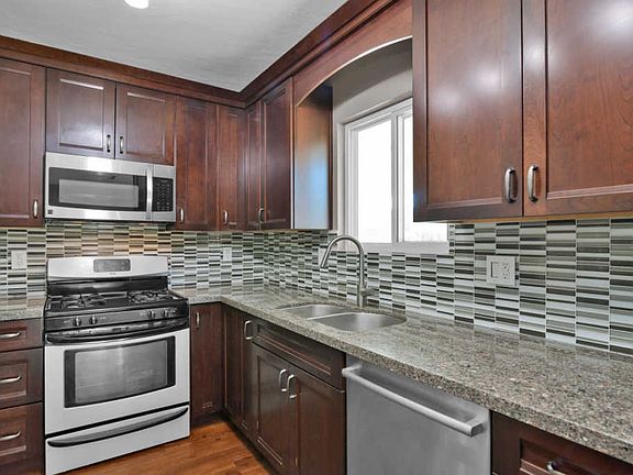 4th image of 3010 Pleasant Valley Ct