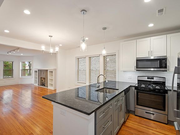 4th image of 3622 N Sacramento Ave #2