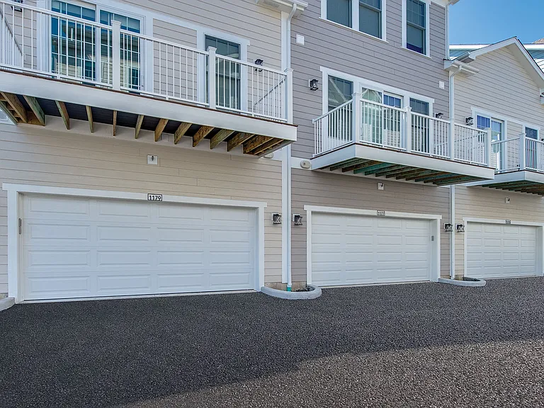 Eldridge Townhome Rentals — Photo 37