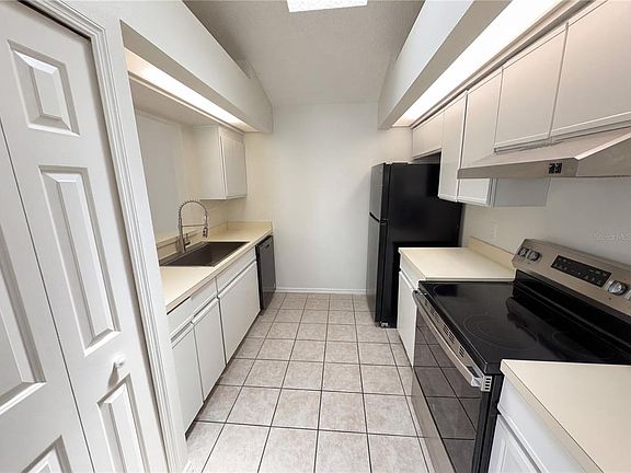2nd image of 2000 PLAINFIELD DRIVE