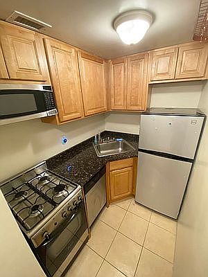 5th image of 323 W 75th St #3BB