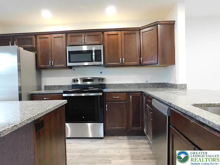 1549 Burkhardt St #C — Photo 7