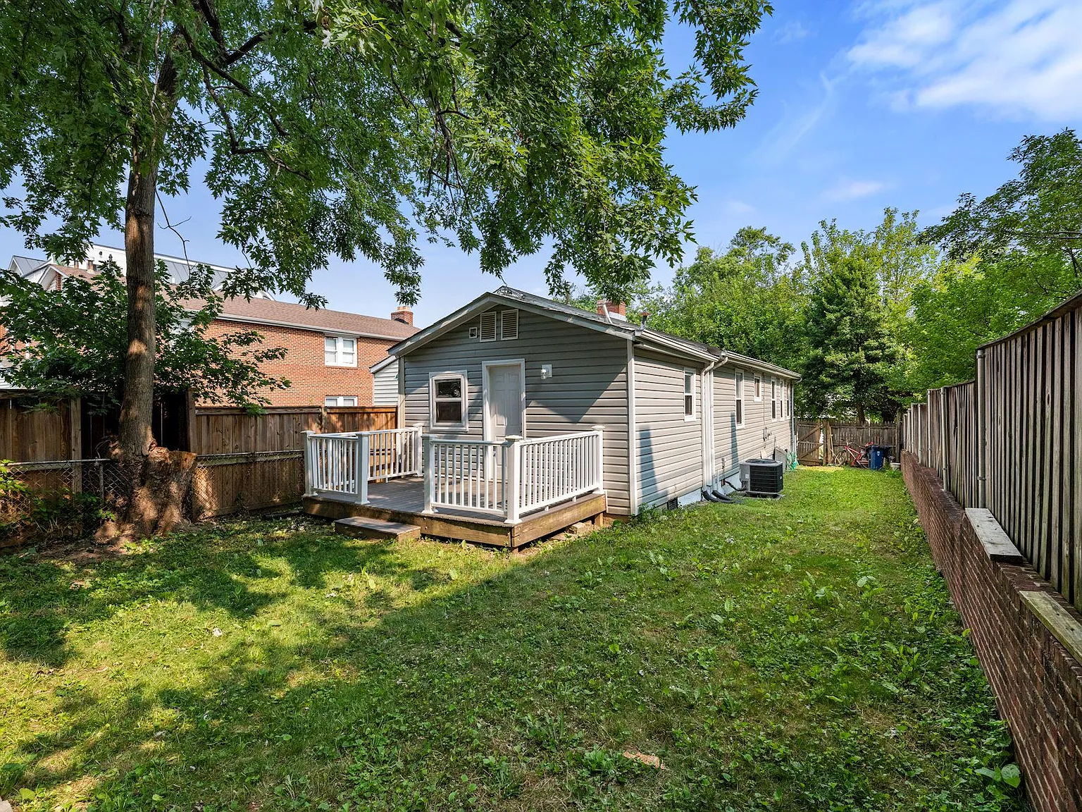 2 bed, 869 sqft, $2,700 — Photo 1