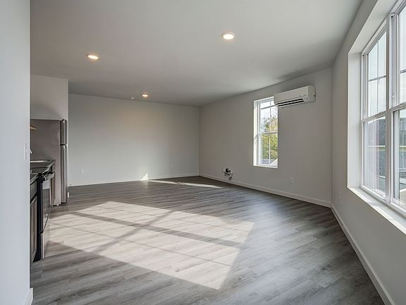4th image of 518 Madison St #301