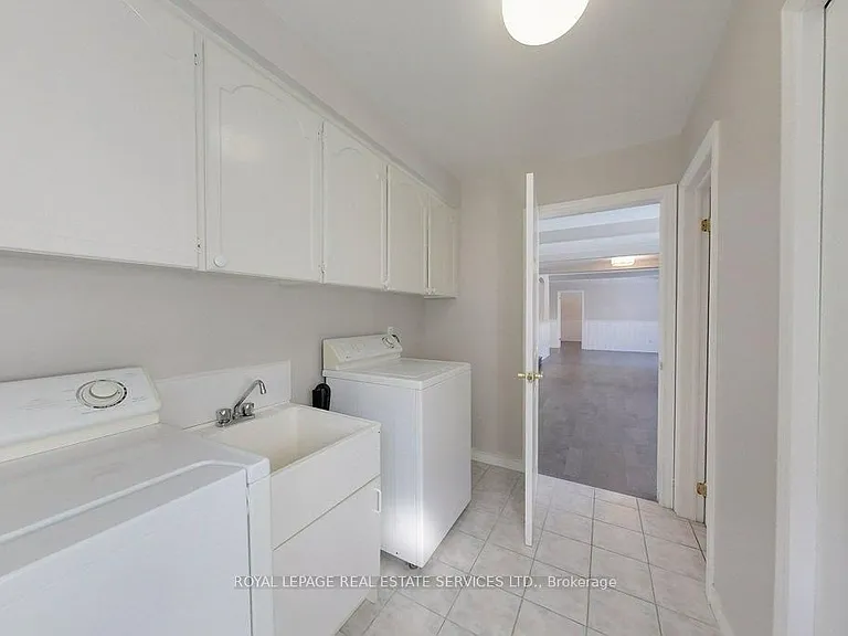 141 Castle Cres — Photo 13