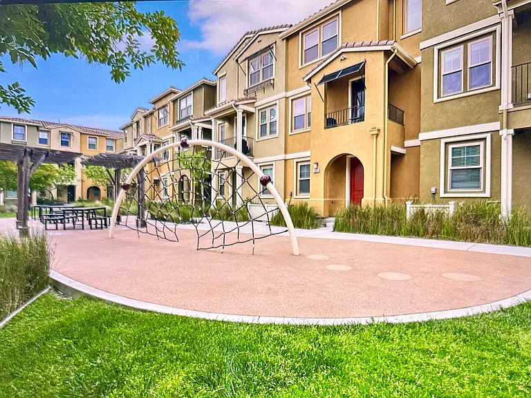 601 Cinnamon Cir — Photo 25