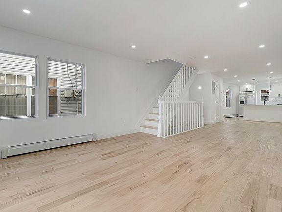 3rd image of 5516 Avenue