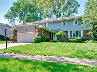 1173 Candlewood Dr, Downers Grove, IL