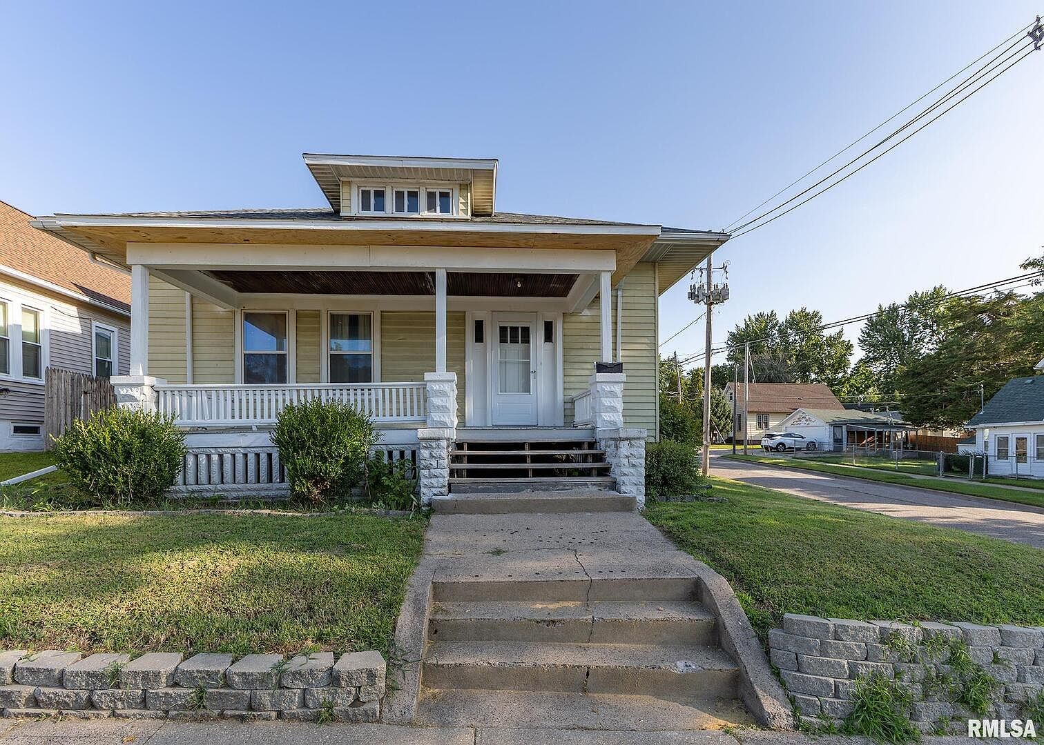802 12th Ave S, Clinton, IA 52732 | Zillow