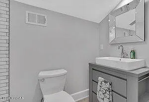 111 Sanborn Ave — Photo 39