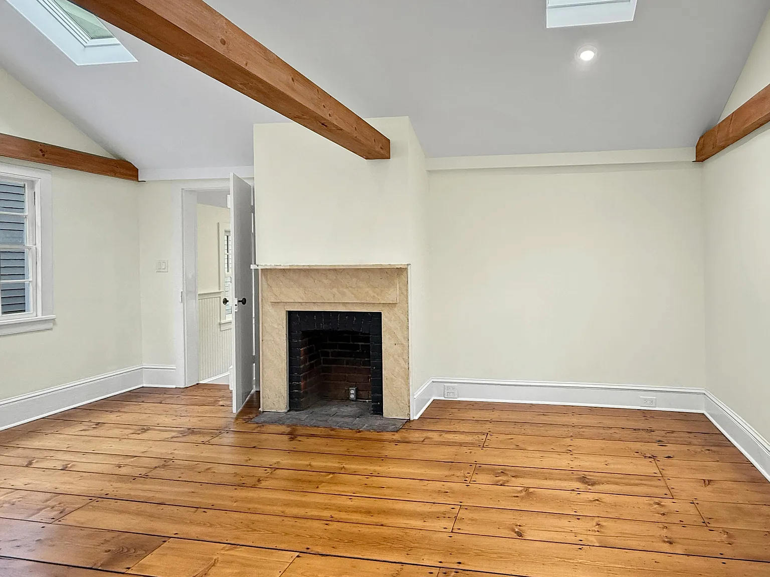 1 bed, 1.0 bath, 954 sqft, $3,500 — Photo 3