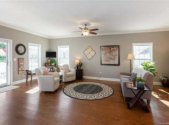 3rd image of 54 Day Lilly Ct