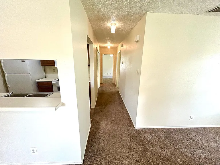 3607 Bremen Ave — Photo 5
