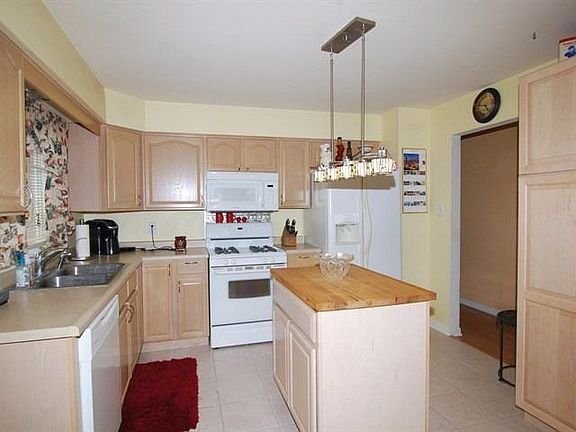 4th image of 1215 Sunnyslope Dr
