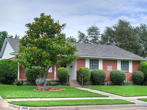 2nd image of 3905 Savannah Dr