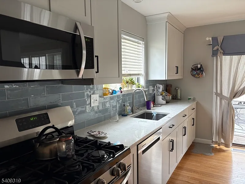 2 bed, 2.5 bath, $3,600 — Photo 2