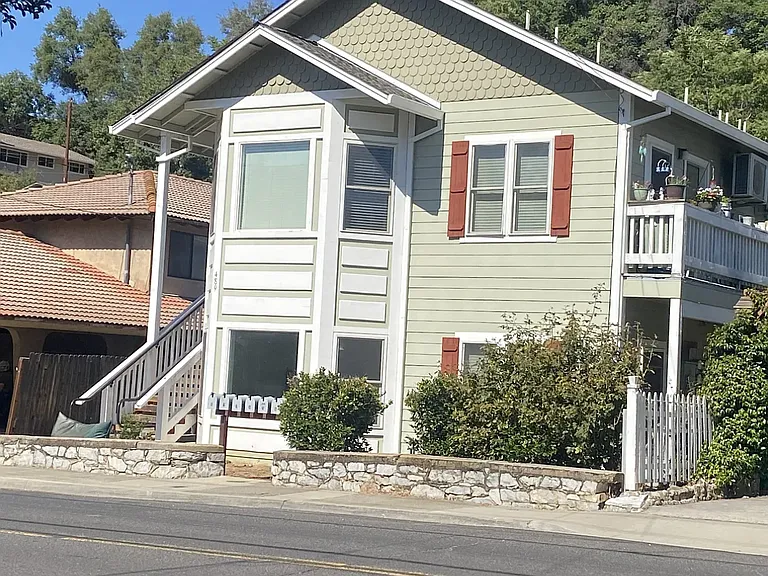 489 S Stewart St #1 — Photo 6