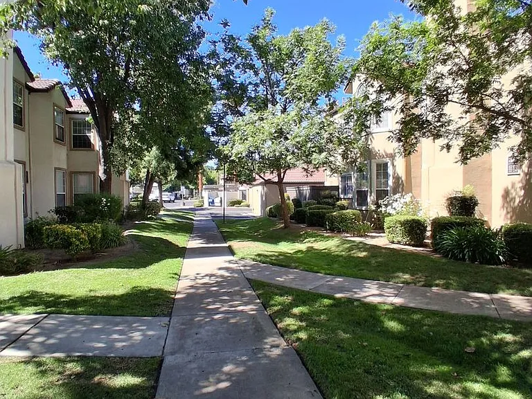 8147 N Cedar Ave #125 — Photo 22