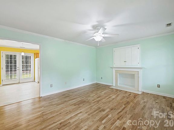 2nd image of 1673 Ashridge Rd