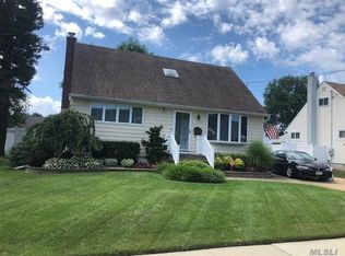 370 N Kentucky Ave, Massapequa, NY 11758