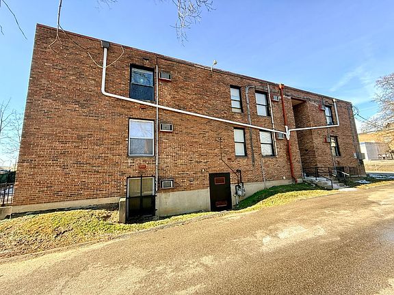 2nd image of 911 Rogers Pl