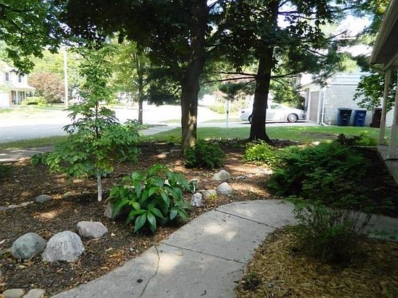3rd image of 2869 Sorrento Ave